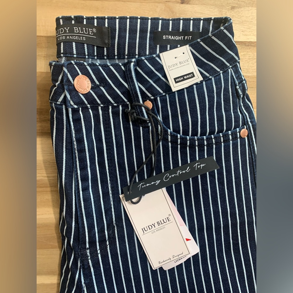 BRAND NEW JUDY BLUE Straight fit Jeans. Size 5/27. High waist. Tummy control.